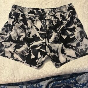 Avia Women's XXL 20 Athletic Shorts Black White Gray Print Lined With Zip Pocket